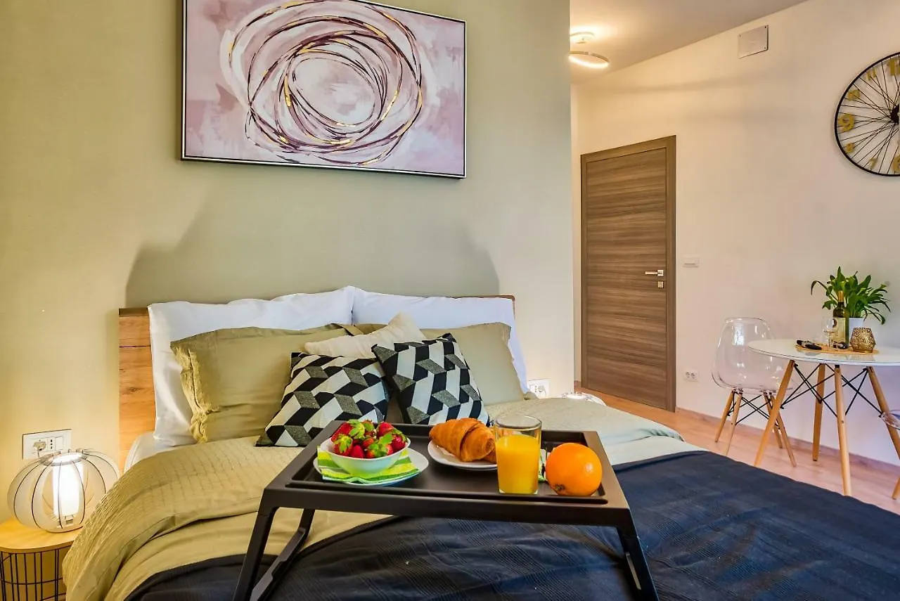 Parkside Studio Apartments With Free Parking Pula
