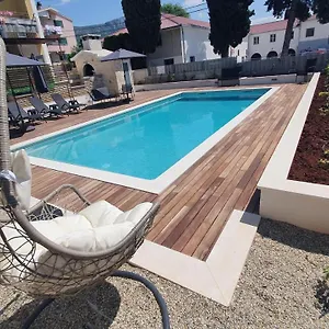  Appartement Mestrovic With Heated Swiming Pool- Near Split Kroatië