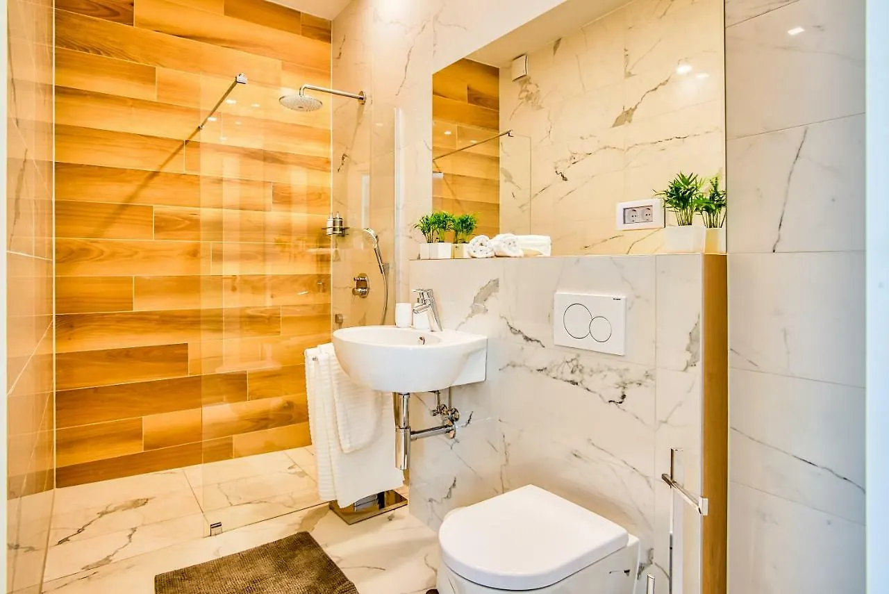 Parkside Studio Apartments With Free Parking Pula